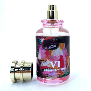 VI is highly nuanced fragrance which is both sweet and sensual. This extrait de parfum relishes in its floral accords which are dominated by sweet and fresh notes.
