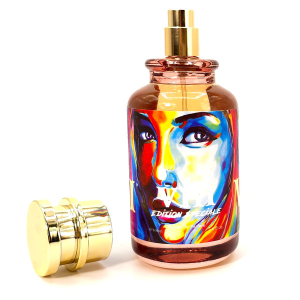 VIII is a monochrome of musks radiating in stellar space. The seductive caress is sweetened by sensual notes and blends of middle notes.